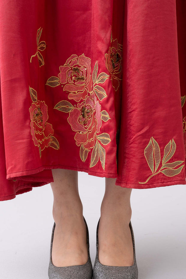 City Fashion Rose-Detailed Satin Long Dress